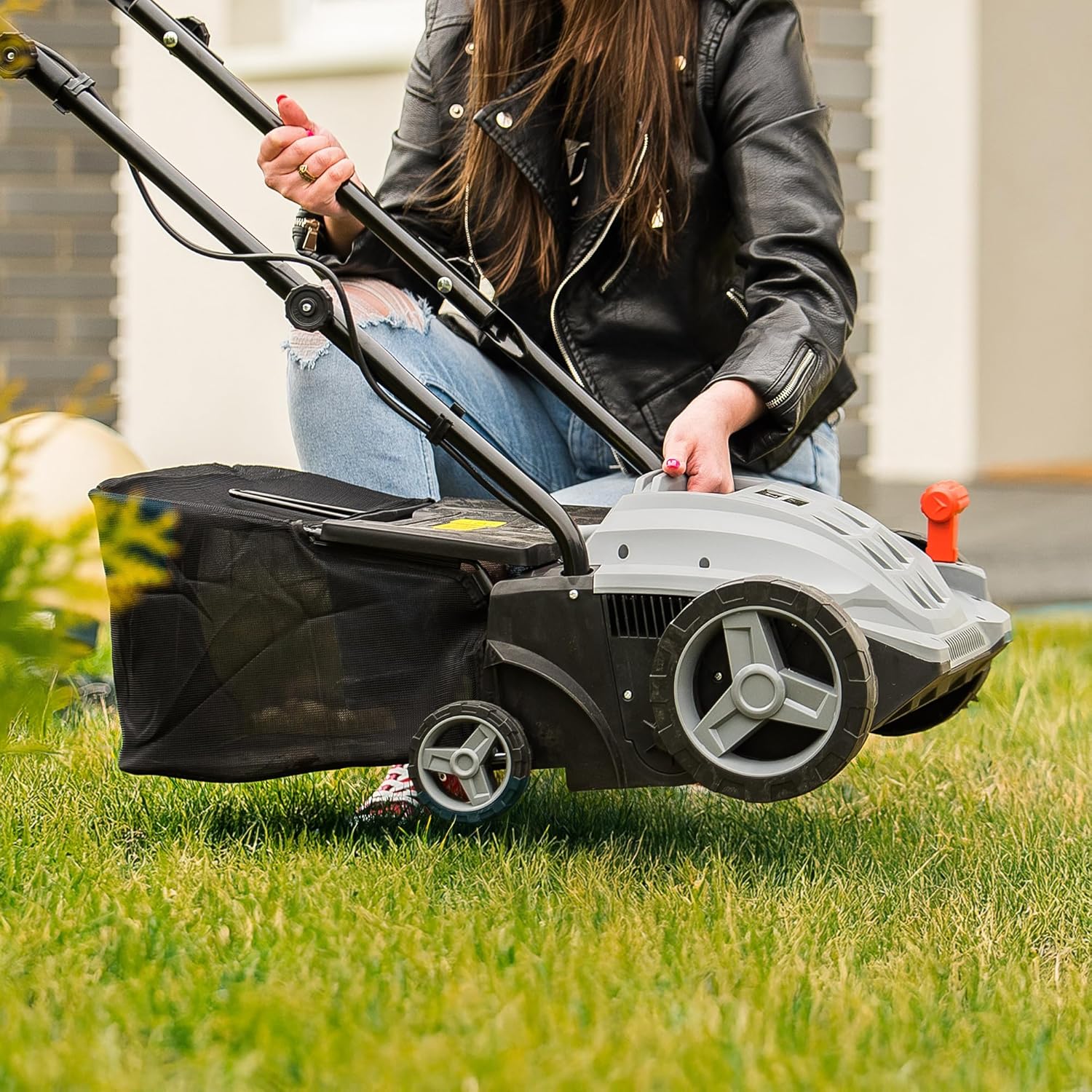 LEHMANN Elektro-Vertikutierer & Rasenlüfter 2-in-1, 1500 W, Arbeitsbreite 32 cm, 4-stufige Arbeitstiefeneinstellung, Rasenvertikutierer mit 30 L Fangkorb, kugelgelagerte Messer- & Lüfterwalze, Grau