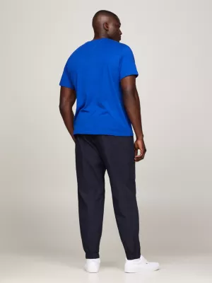 Camiseta com gola redonda e logo