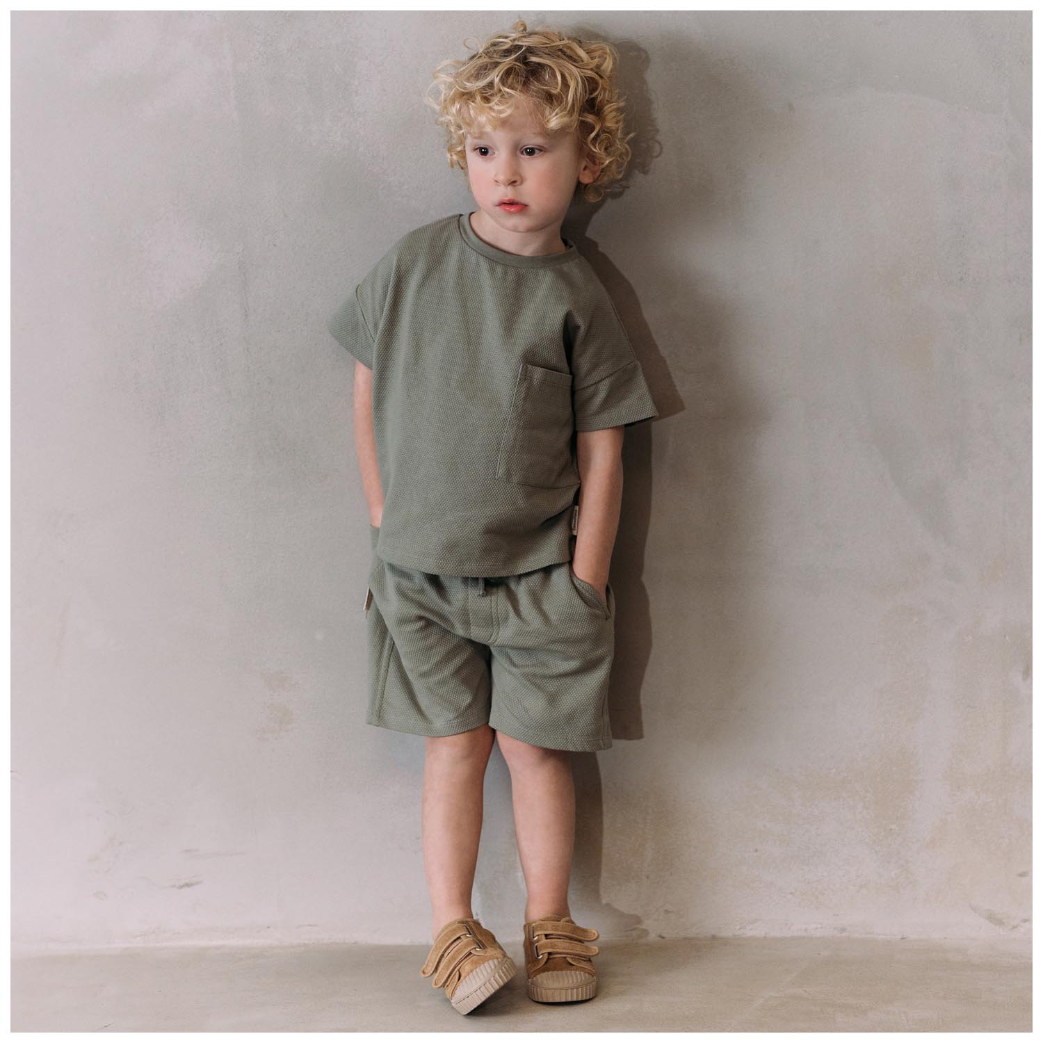 Sweet Petit peuter short Ewout  effen groen