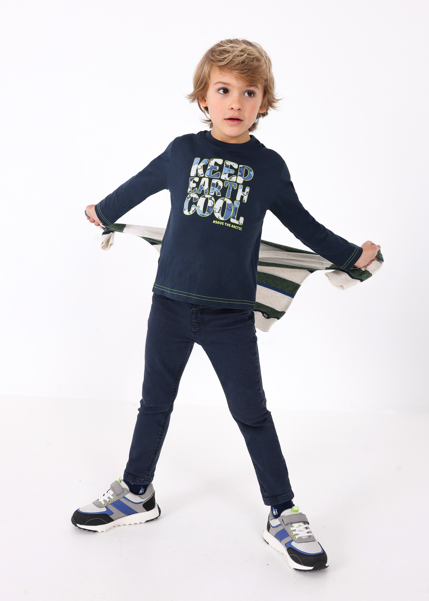 Camiseta Better Cotton com detalhes em neon para meninos