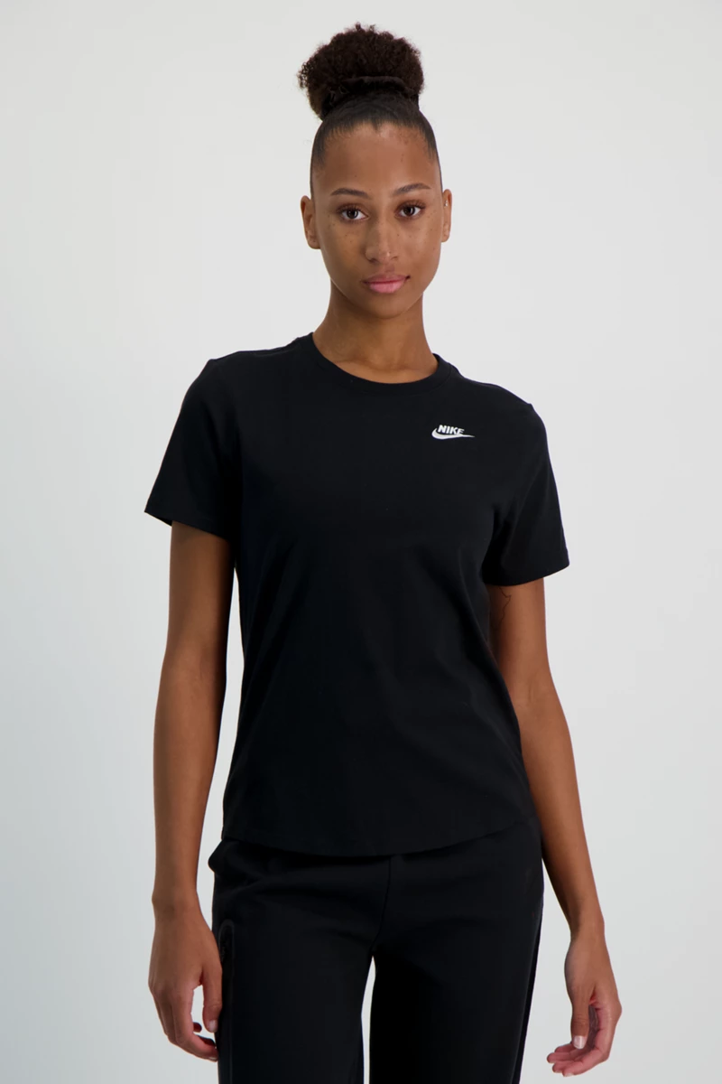 Nike Sportswear Club Essentials Damen T-Shirt
