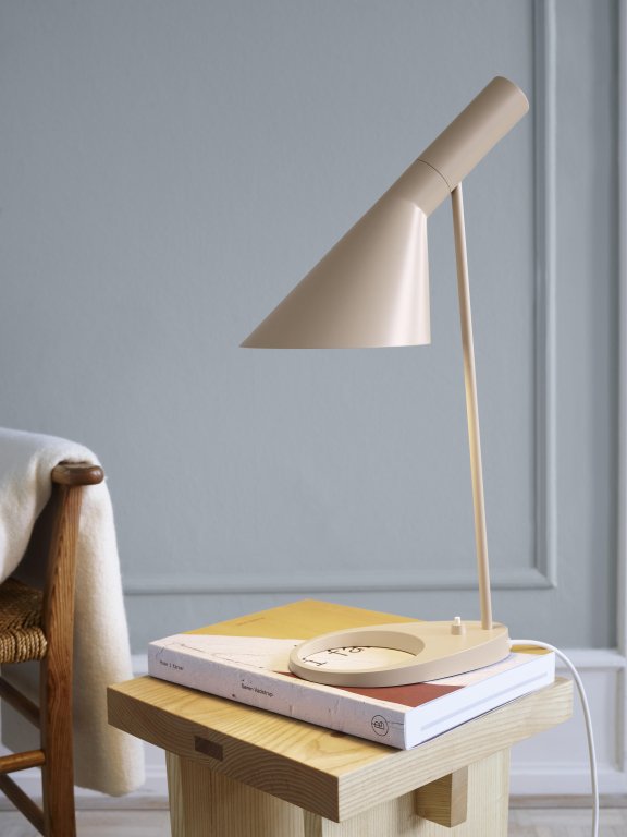 Louis Poulsen AJ bureaulamp V3 White