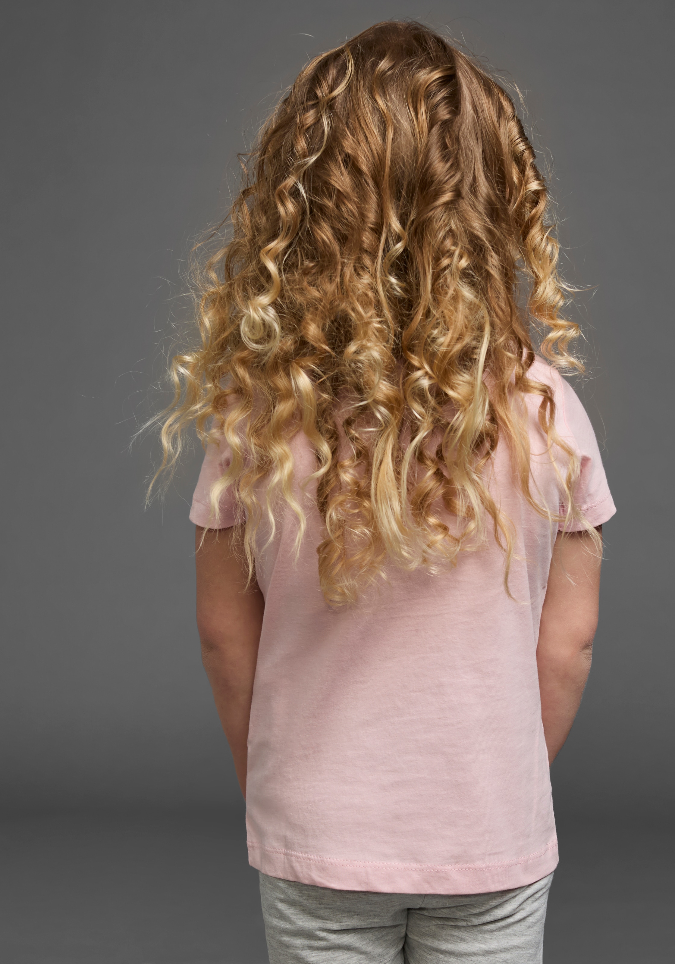 KIDSWORLD T-Shirt »für kleine Mädchen«, Kurzarm,  basic geschnittene Passform,  mit Glitzerdetails und Print