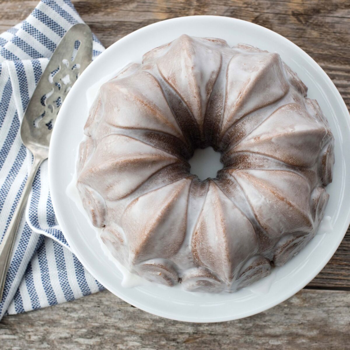Fleur De Lis Bundt