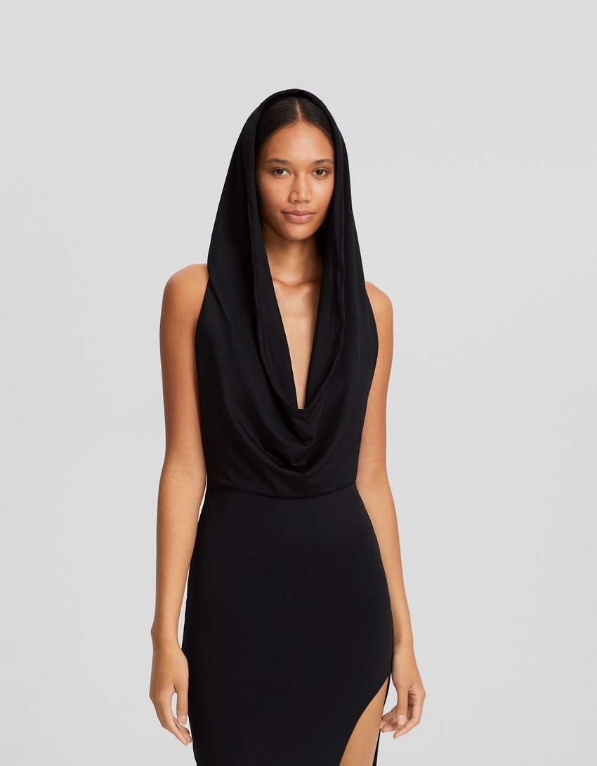 Vestido longo com capuz
