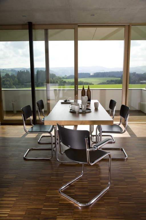 Thonet S43 F eetkamerstoel zwart