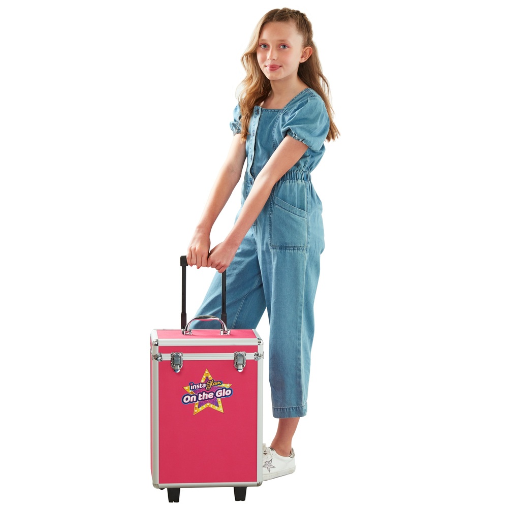 Schimmer und Glitzer – InstaGlam auf dem Glo Make-up-Trolley
