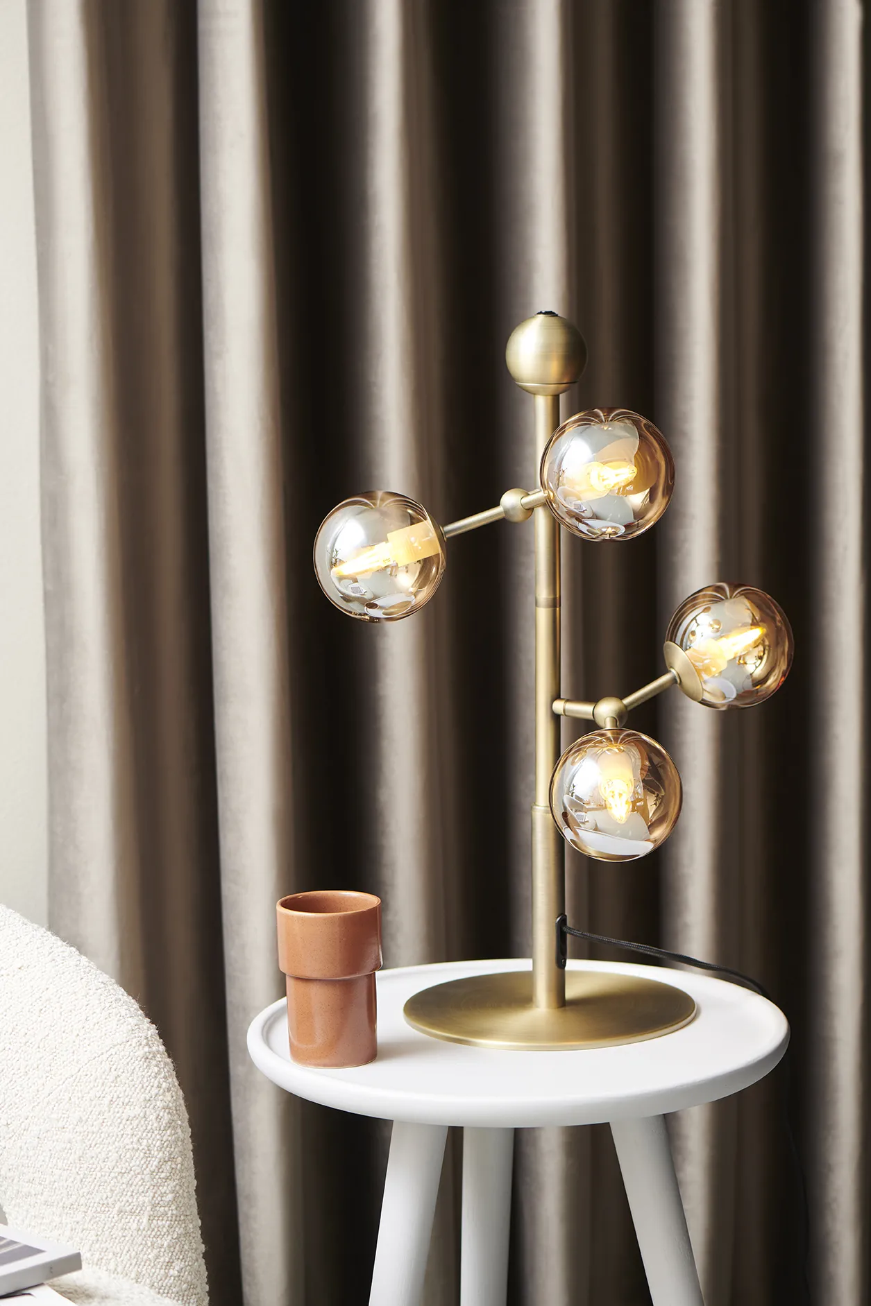Halo Design Atom Bordlampe