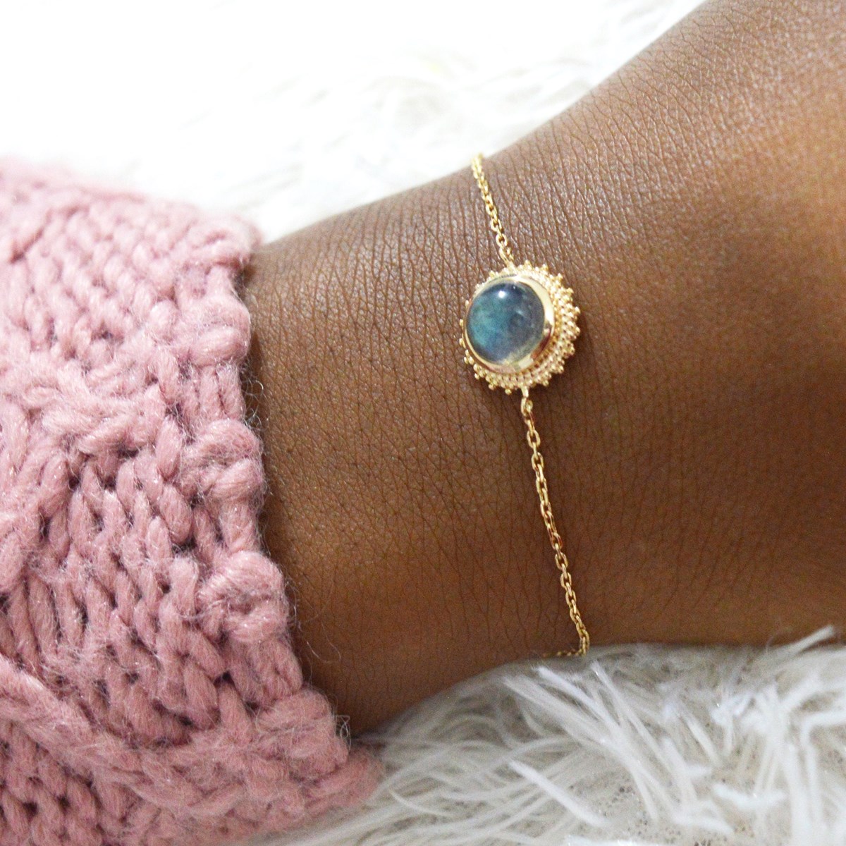 Bracelet femme labradorite ethnique motif soleil en plaqué or