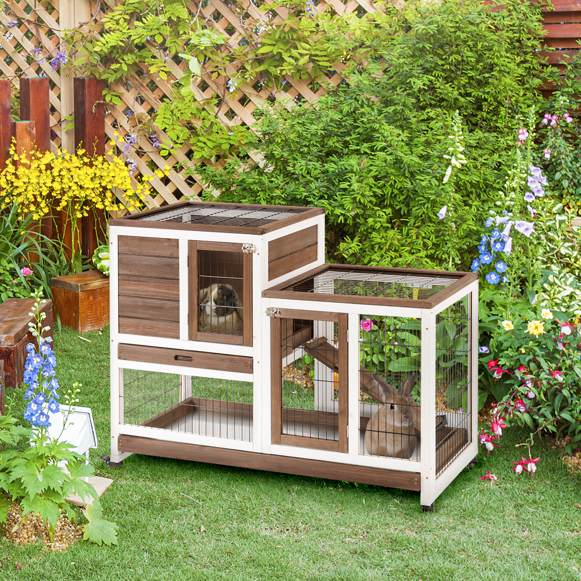 Gaiola de madeira para coelhos PawHut, com rodas, 2 andares, para coelhos de pequeno porte, com área aberta, rampa e 2 bandejas removíveis, 110x50x86 cm, marrom.