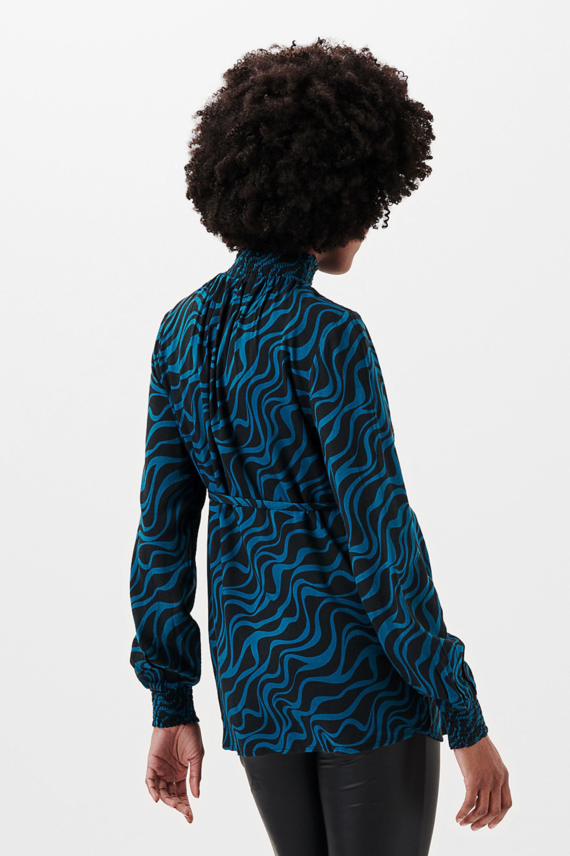 Blouse à col droit animée d’un motif