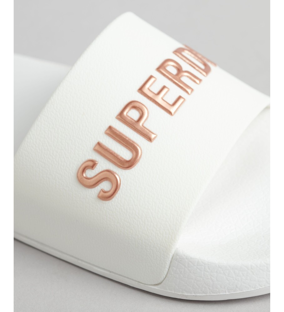 Chinelo de piscina Superdry Code com logo na cor branca.