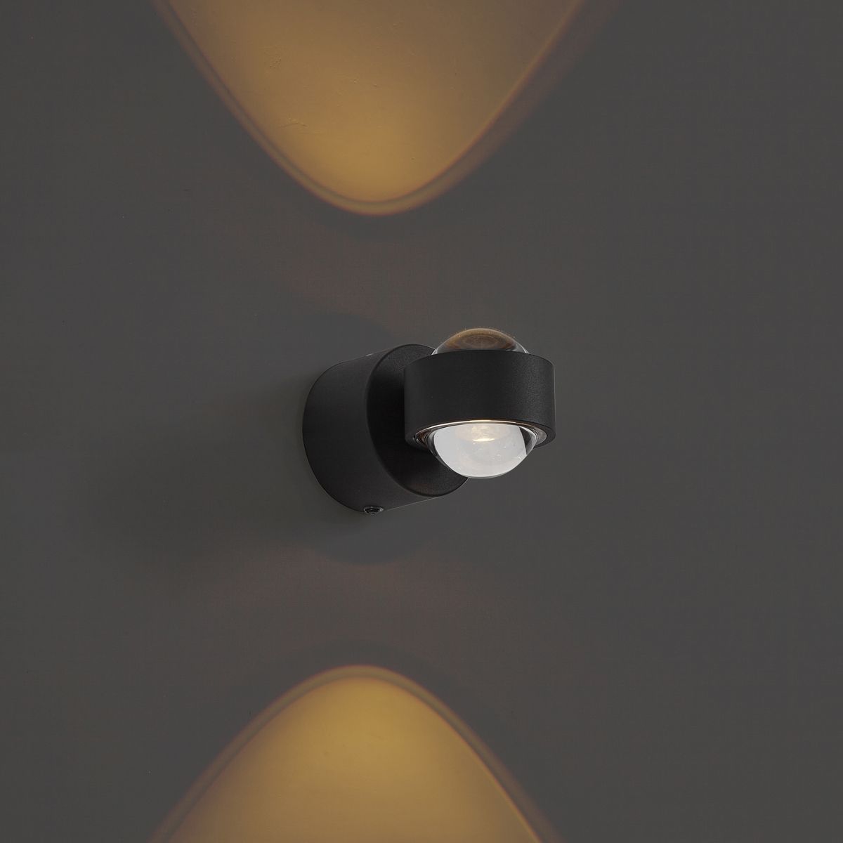Design wandlamp zwart incl. LED IP44 - Lens