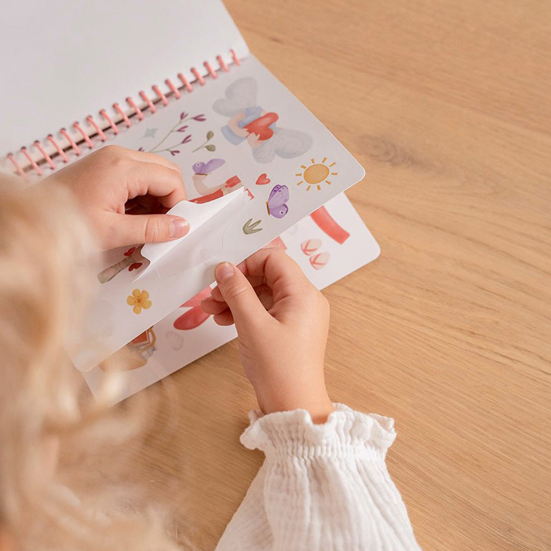 Little dutch aankleed- en stickerboek rosa