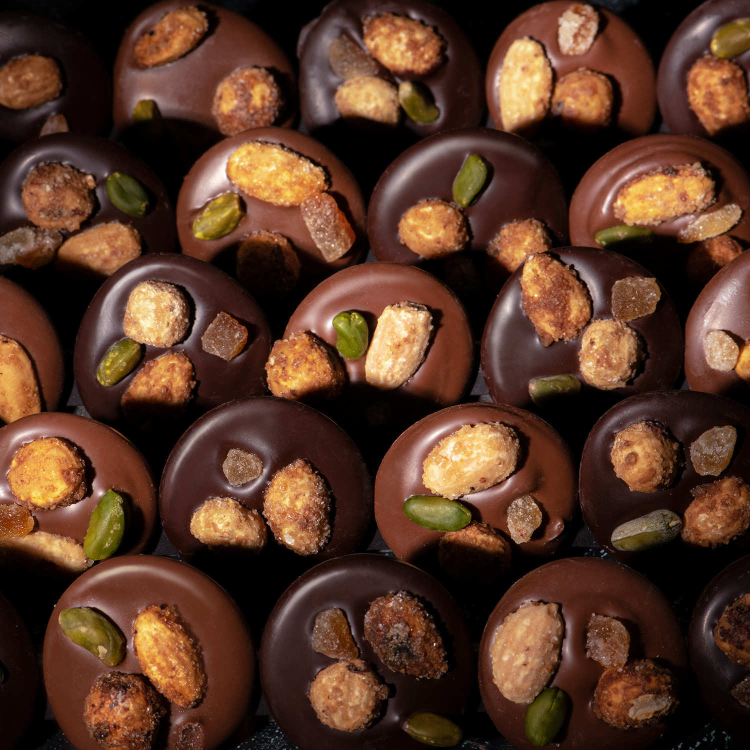 Mendiants chocolats noirs et laits Cluizel