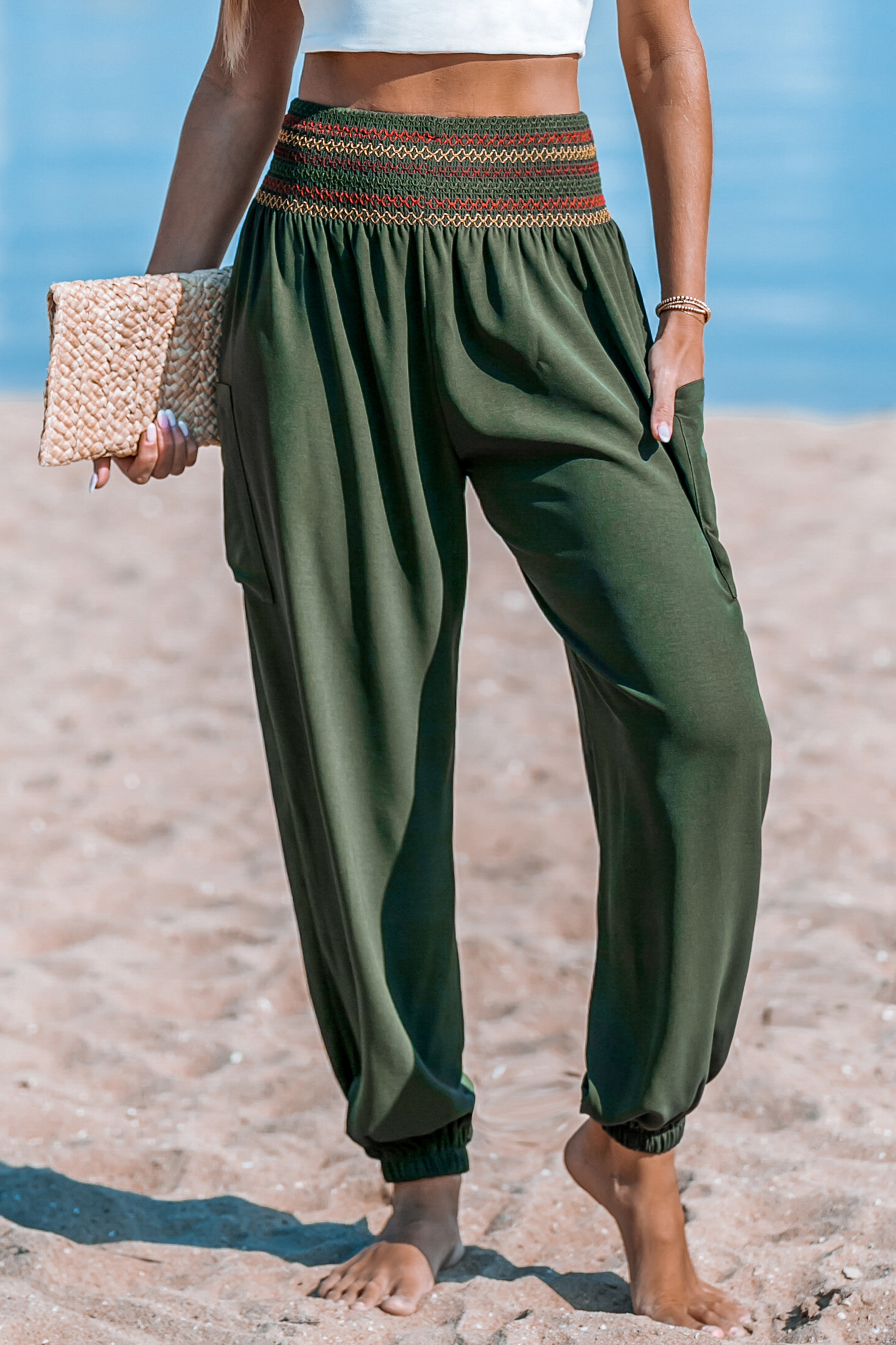 Pantalon trapèze avec taille à smocks et poches plaquées olive