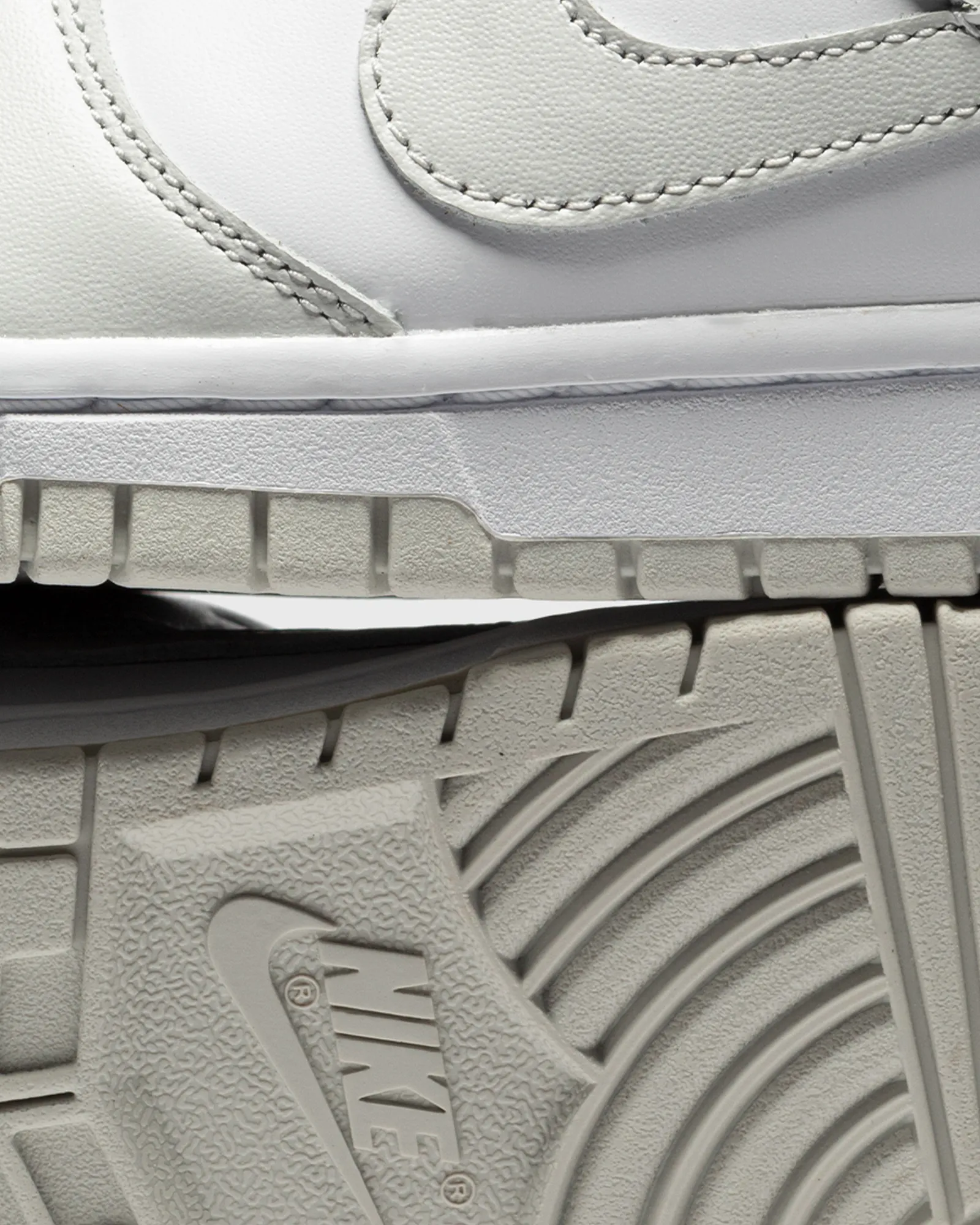 Nike WMNS DUNK LOW