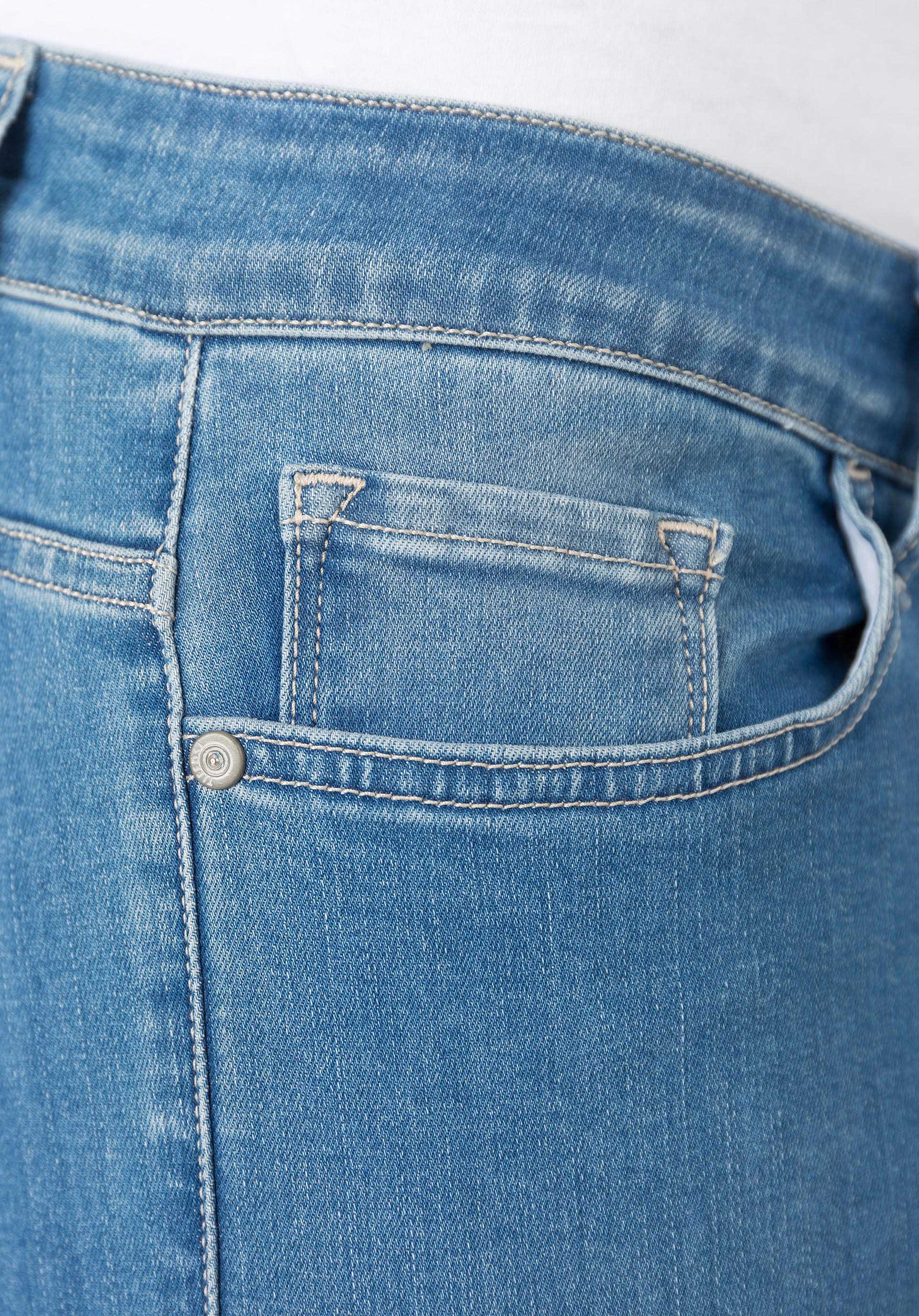 Jeans One