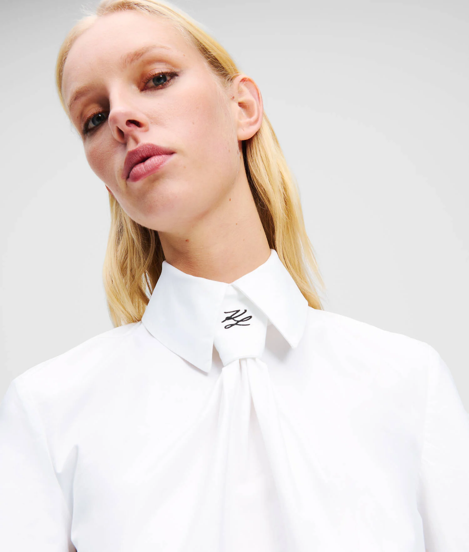 CHEMISIER KARL ESSENTIAL AVEC DETAIL CRAVATE - Blanc