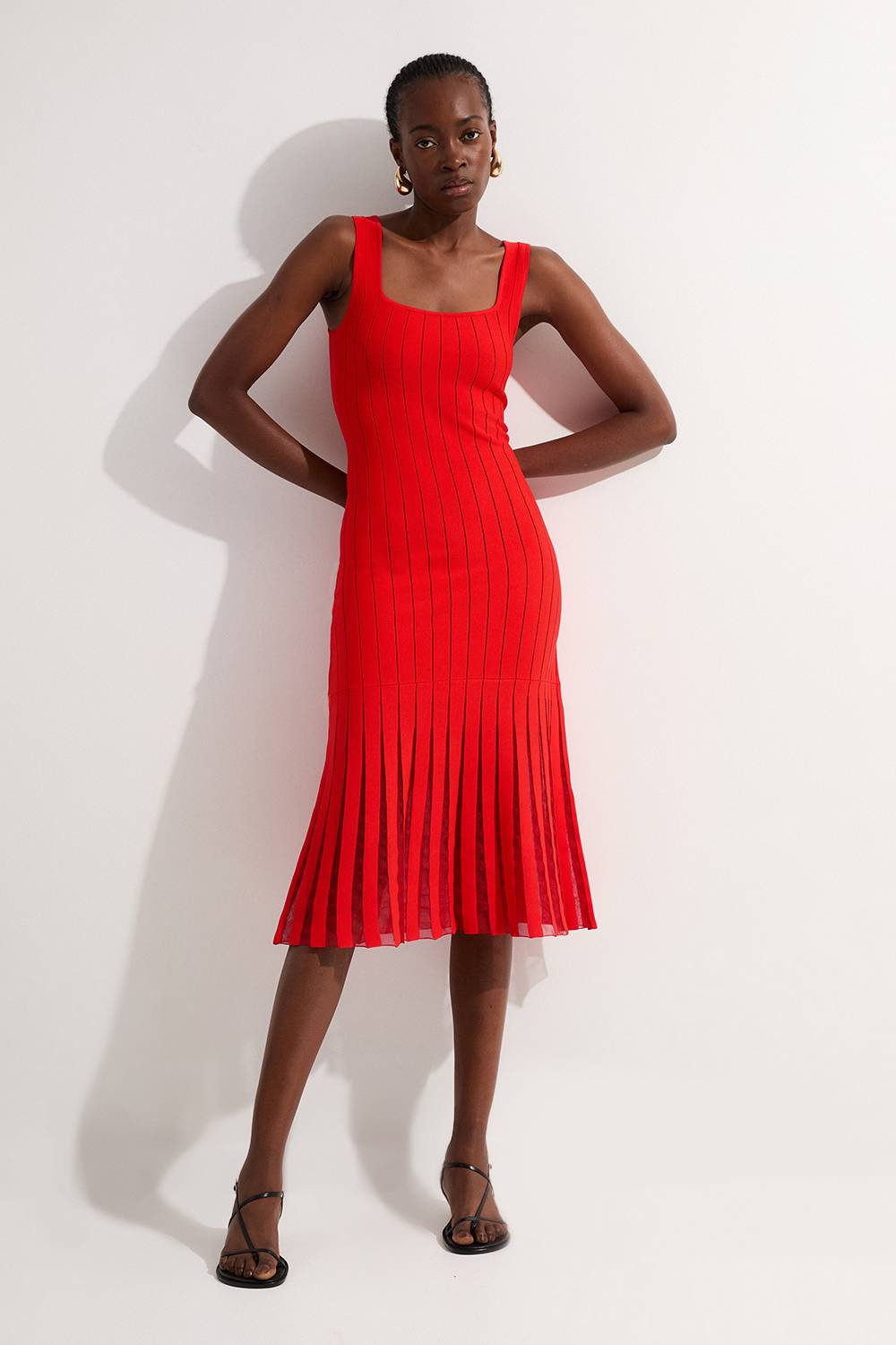 KarenMillen Robe courte en tricot stretch à col carré et ourlet retourné