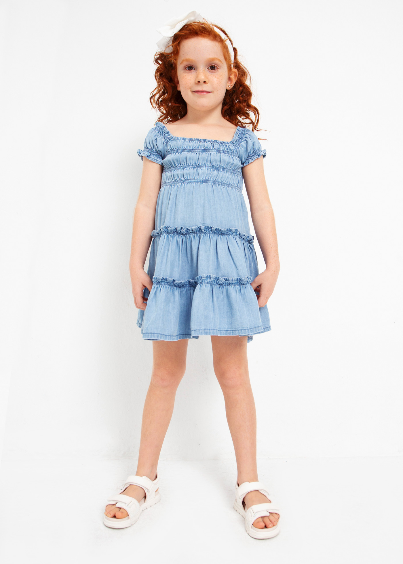 Vestido fluido infantil confeccionado em TENCEL™ Lyocell