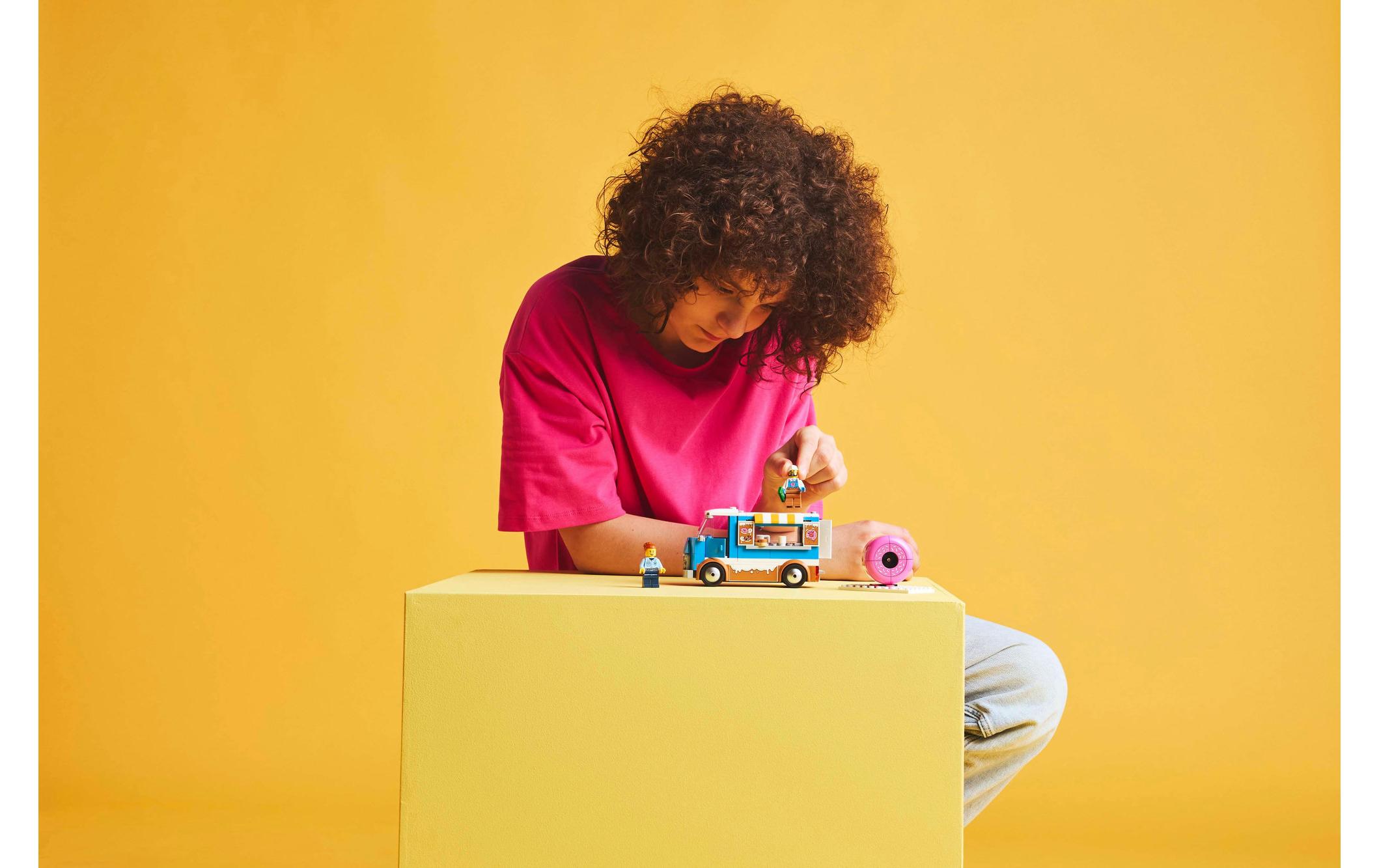 City Donut Truck 60460Vielseitiges Konstruktionsspielzeug zur Förderung der Kreativität und Fantasie