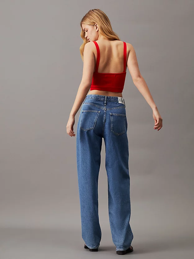 Top estilo bralette em lyocell macio com textura canelada.