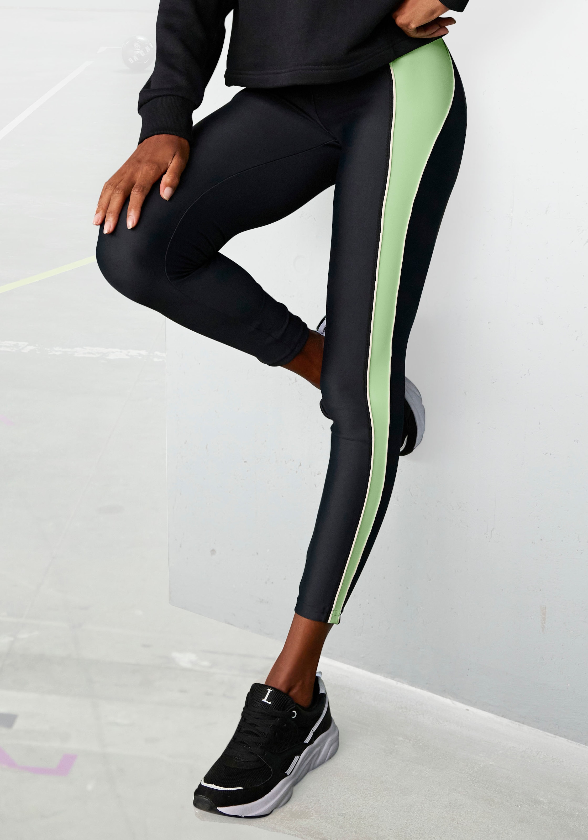 LASCANA ACTIVE Leggings  Sporthose mit farblich abgesetztem Seitenstreifen