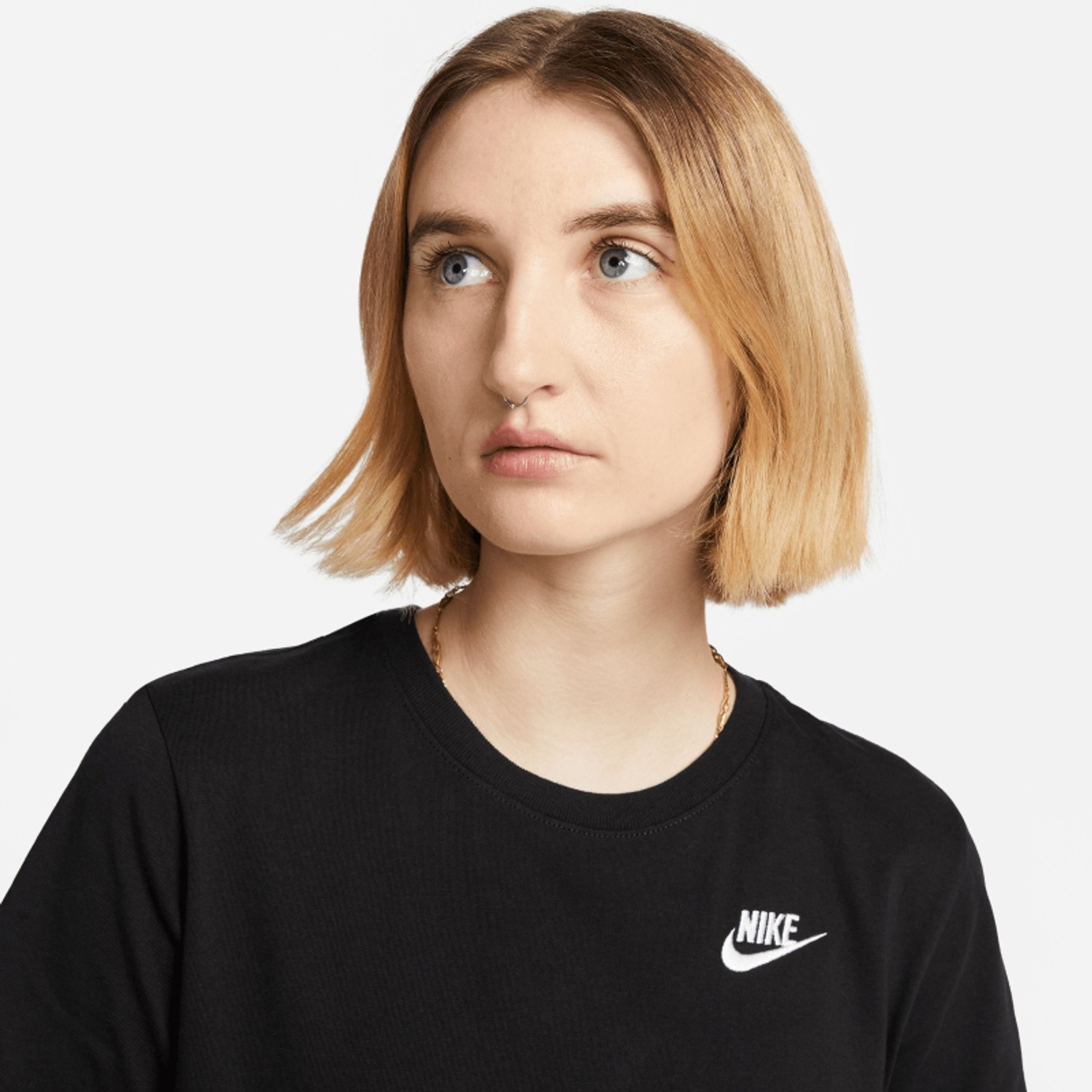 Nike One Sportswear Essential Tee