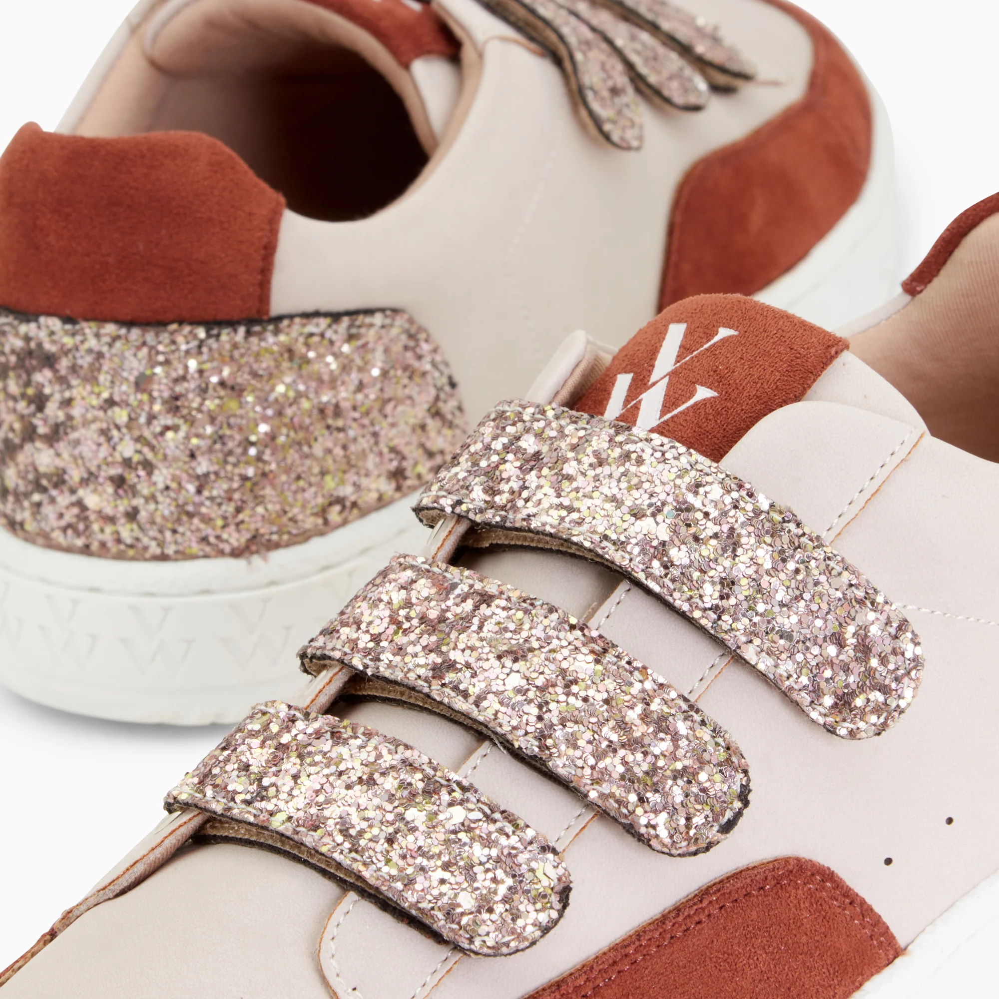 Sneakers-Baskets Paloma nude et marron à scratchs glitter