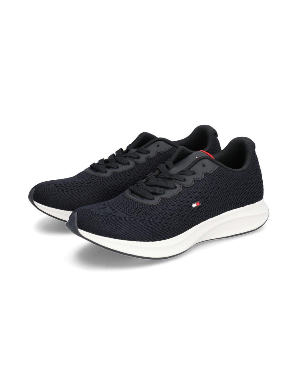 LIGHTWEIGHT RUNNER KNIT FLAG