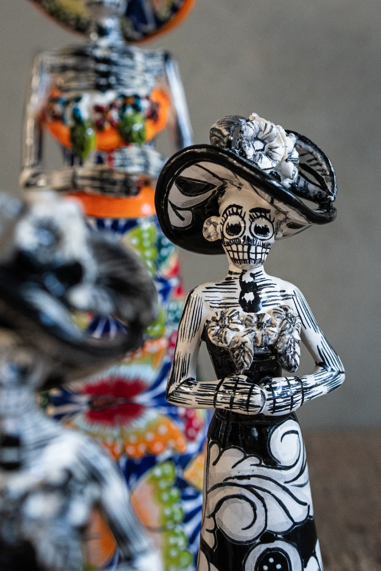 Keramik-Figur Catrina 'Lisa Nano', s/w, Ø 9 cm, H 22 cm von fischer's lagerhaus