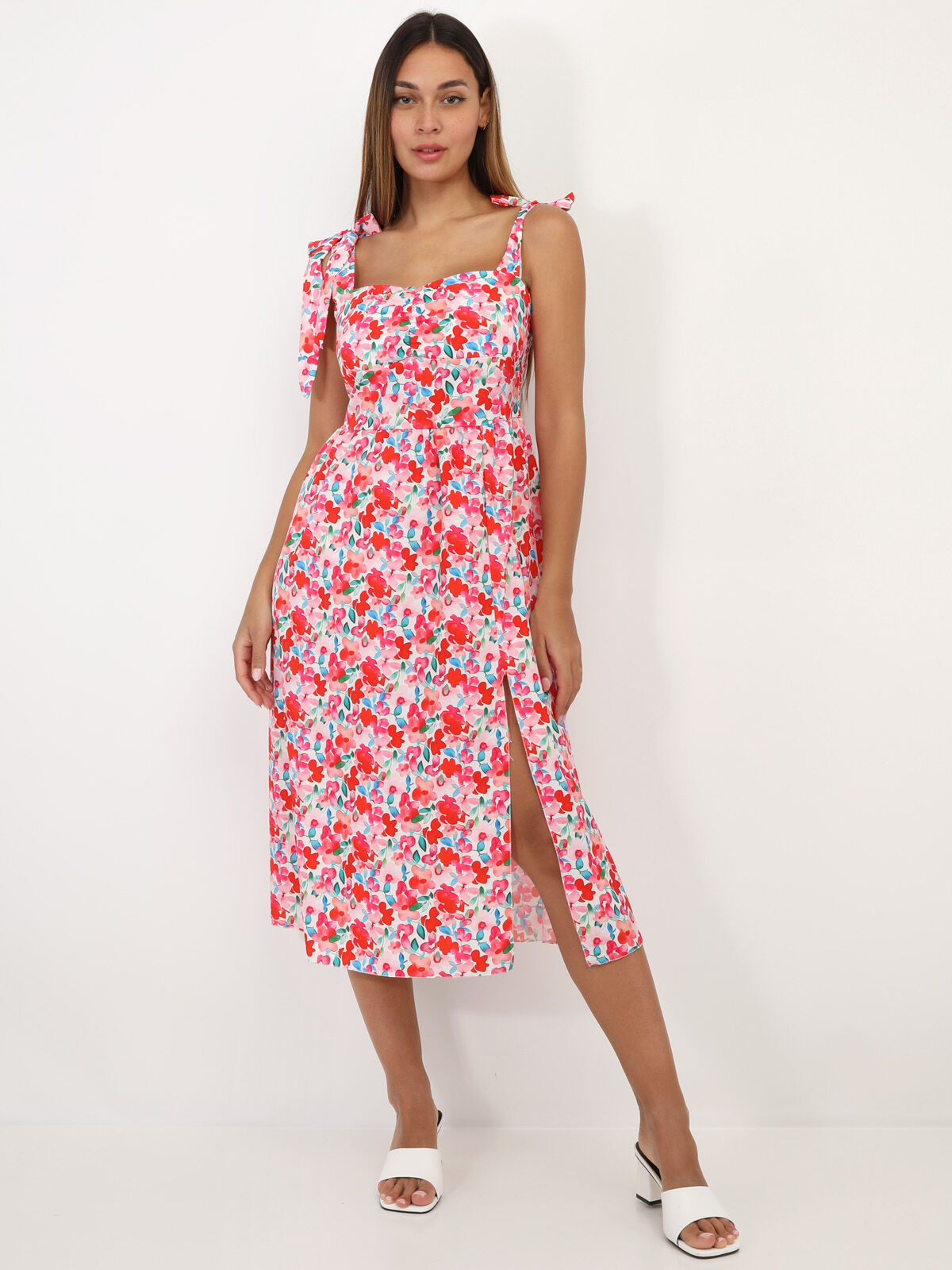 Robe fleurie fendue et nouée aux épaules- Rouge