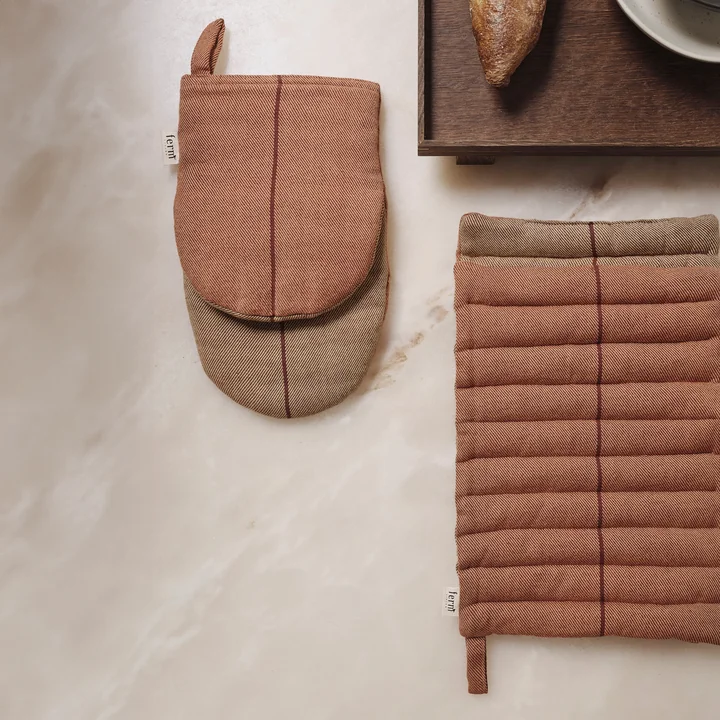 Ferm Living - Ito Ofenhandschuh, hazel