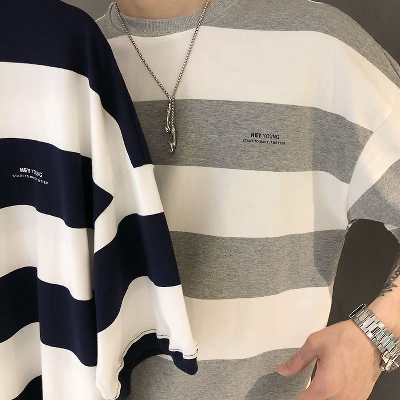 Adotuastic - Gestreept T-shirt met korte mouwen en ronde hals