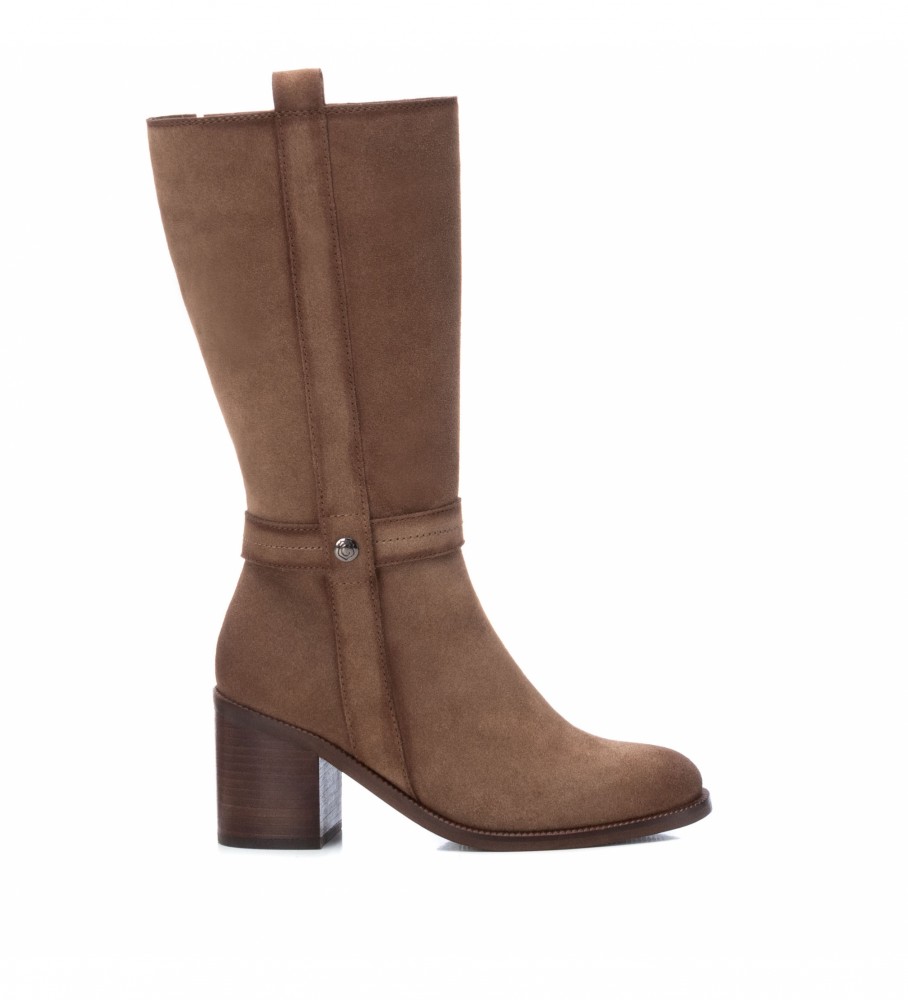 Botas Carmela em couro marrom, modelo 160061 - Altura do salto: 7 cm -