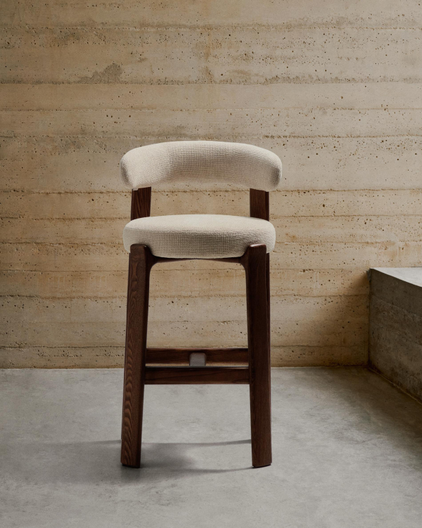 Kave Home Granite barkruk H75 donker essenhout, bruin chenille