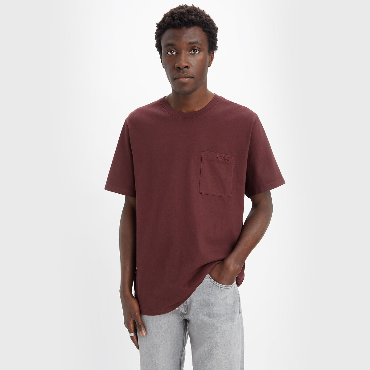 Camiseta folgada Levi's com gola redonda e bolso no peito.
