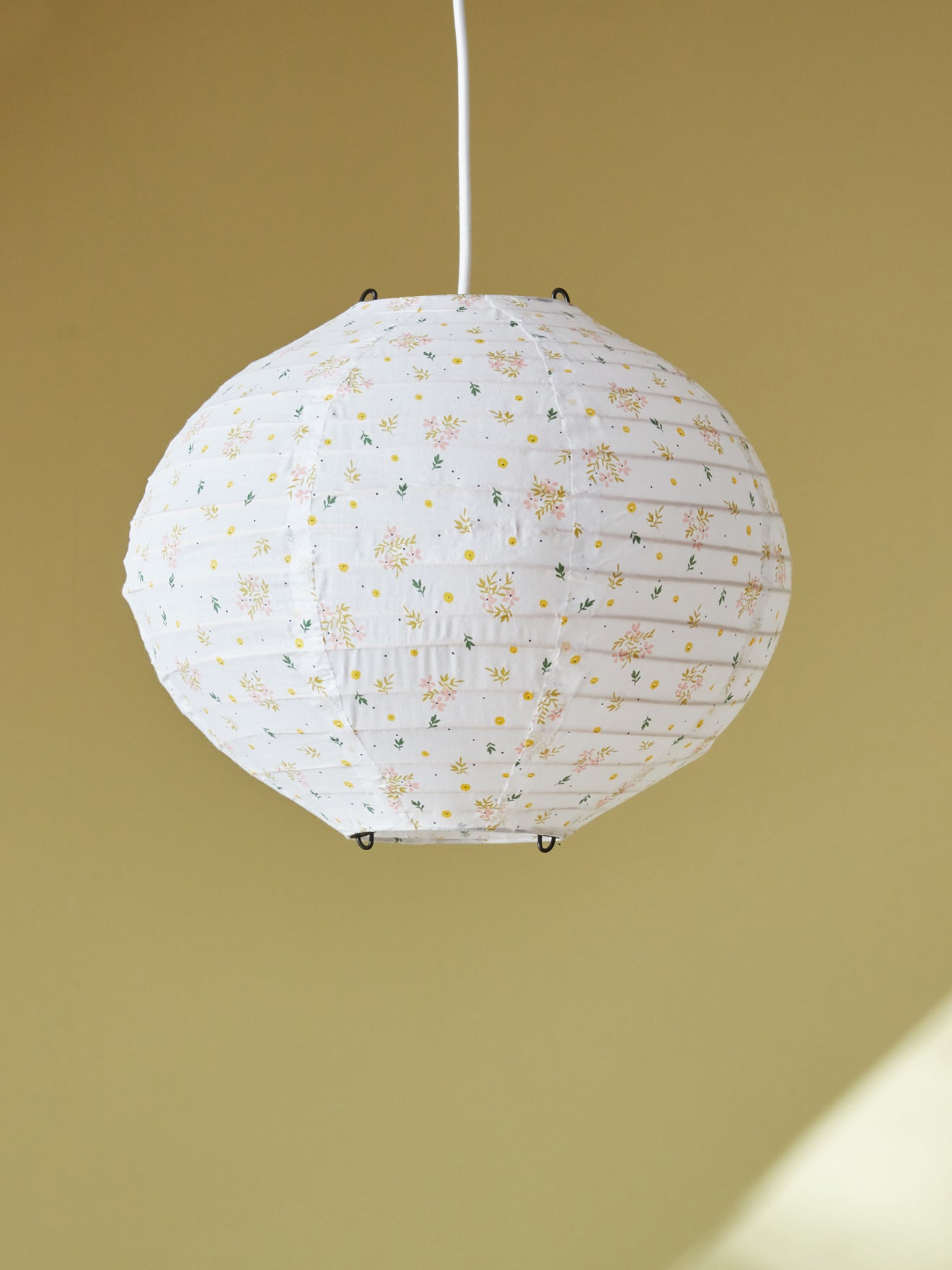 Suspension voile de coton forme boule