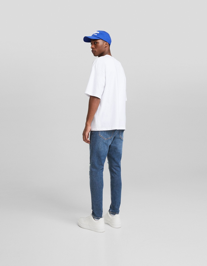 calça jeans cenoura rasgada