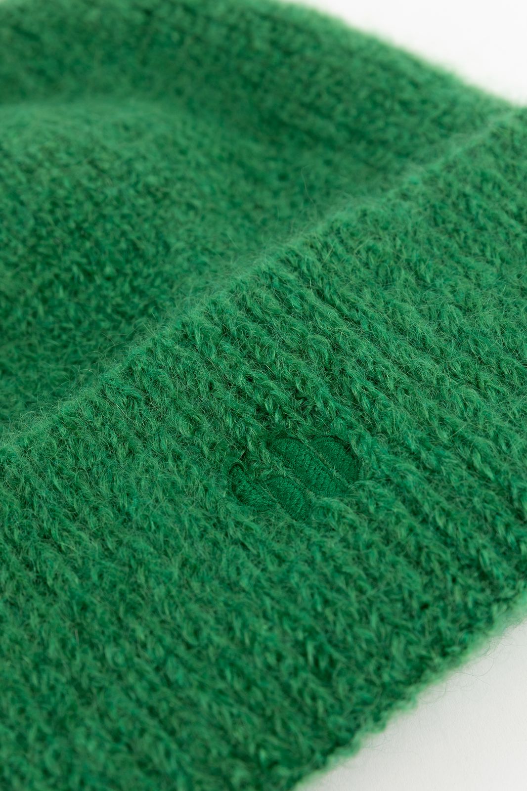 Groene gebreide muts