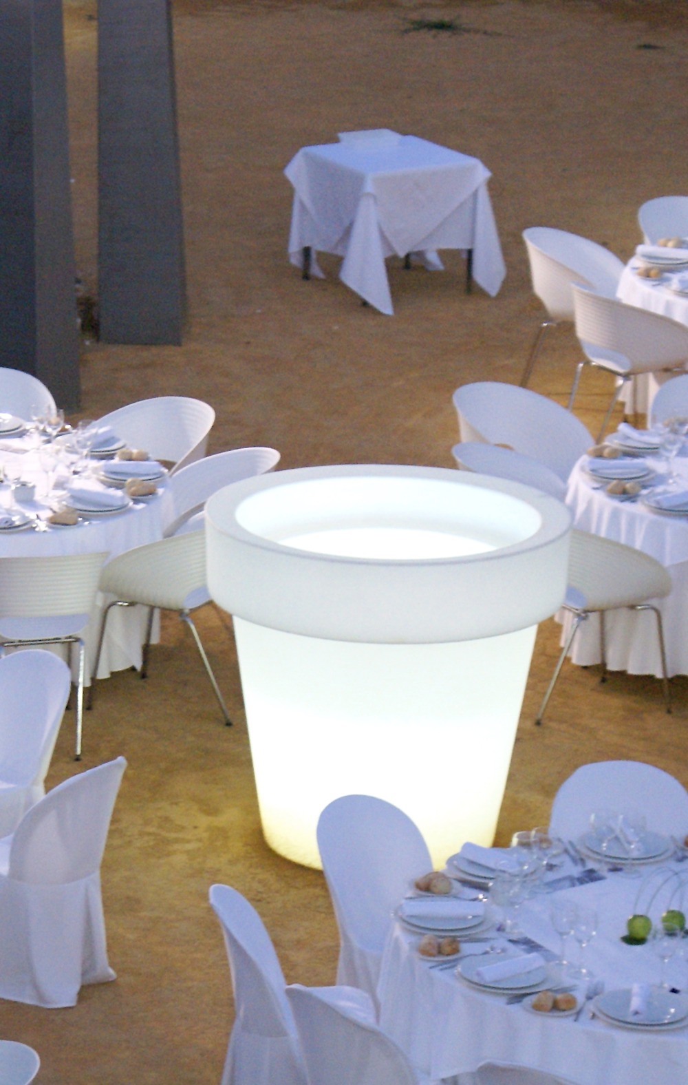 Pot lumineux magnolia 160 solaire+batterie rechargeable led rgb avec télécommande ø160x152cm
