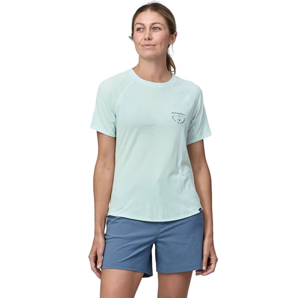 T-shirt randonnée PATAGONIA W'S CAP COOL TRAIL GRAPHIC SHIRT FORGE MARK CREST: WISPY GREEN
