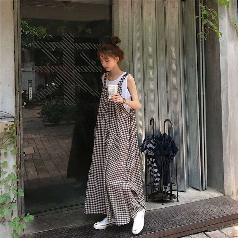 INEN - Mouwloze geruite jumpsuit met wijde pijpen