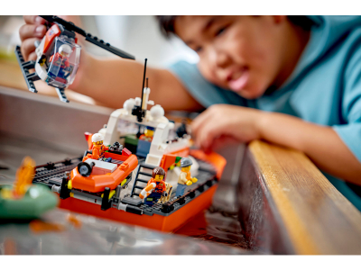 LEGO Kustwacht reddingsboot met helikopter (60504)