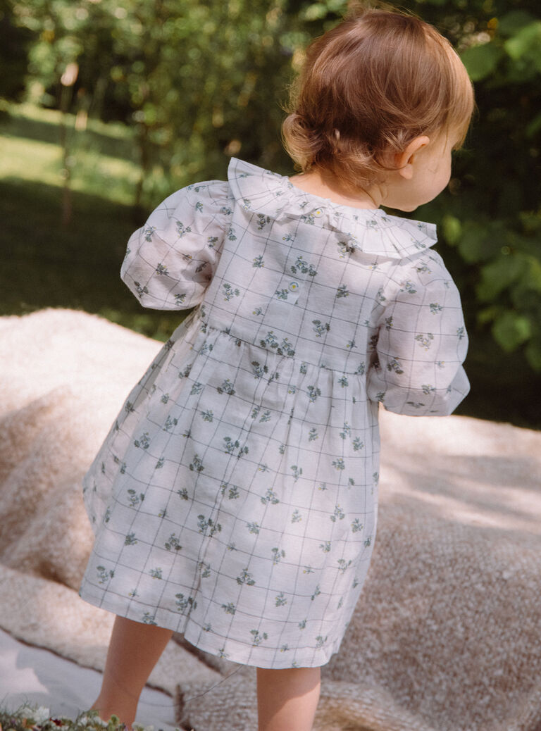 Robe écrue à imprimé à carreaux et fleuri