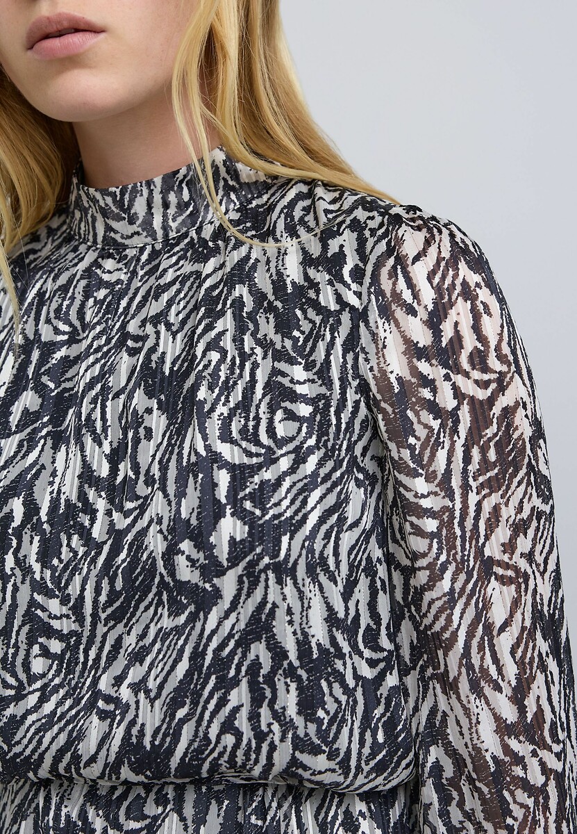 IKKS<br>Vestido curto com mangas compridas e gola alta, corte evasê