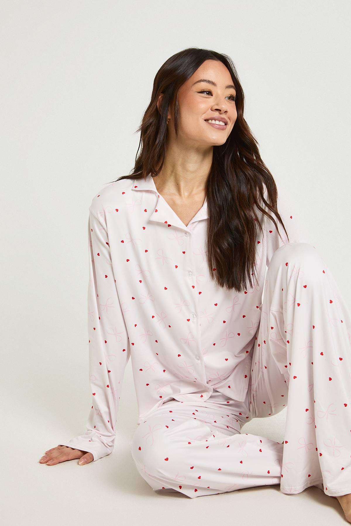 boohoo Ensemble De Pyjama Tall Haut À Manches Longues Et Pantalon Imprimé Nœuds Et Cœurs