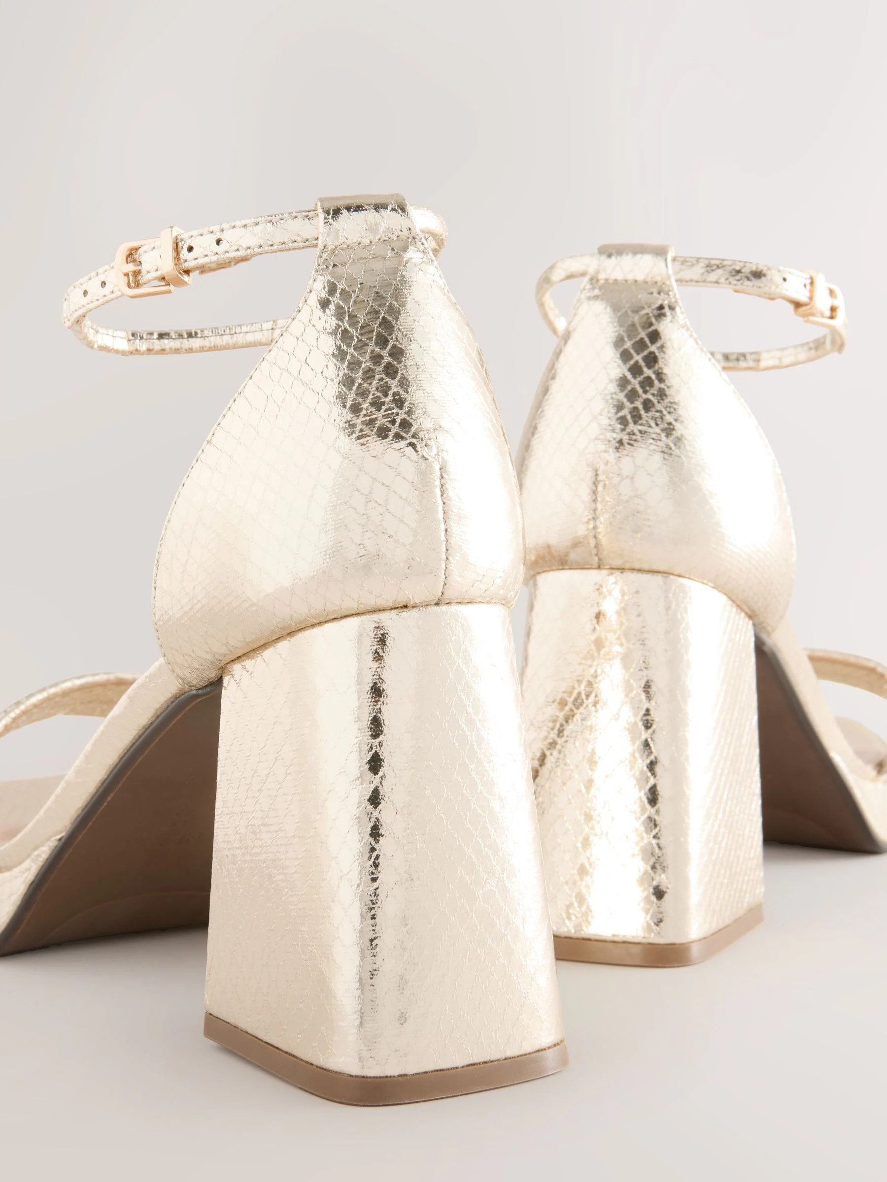 Goud - Vierkante neus platform schoenen met uitlopende hakken