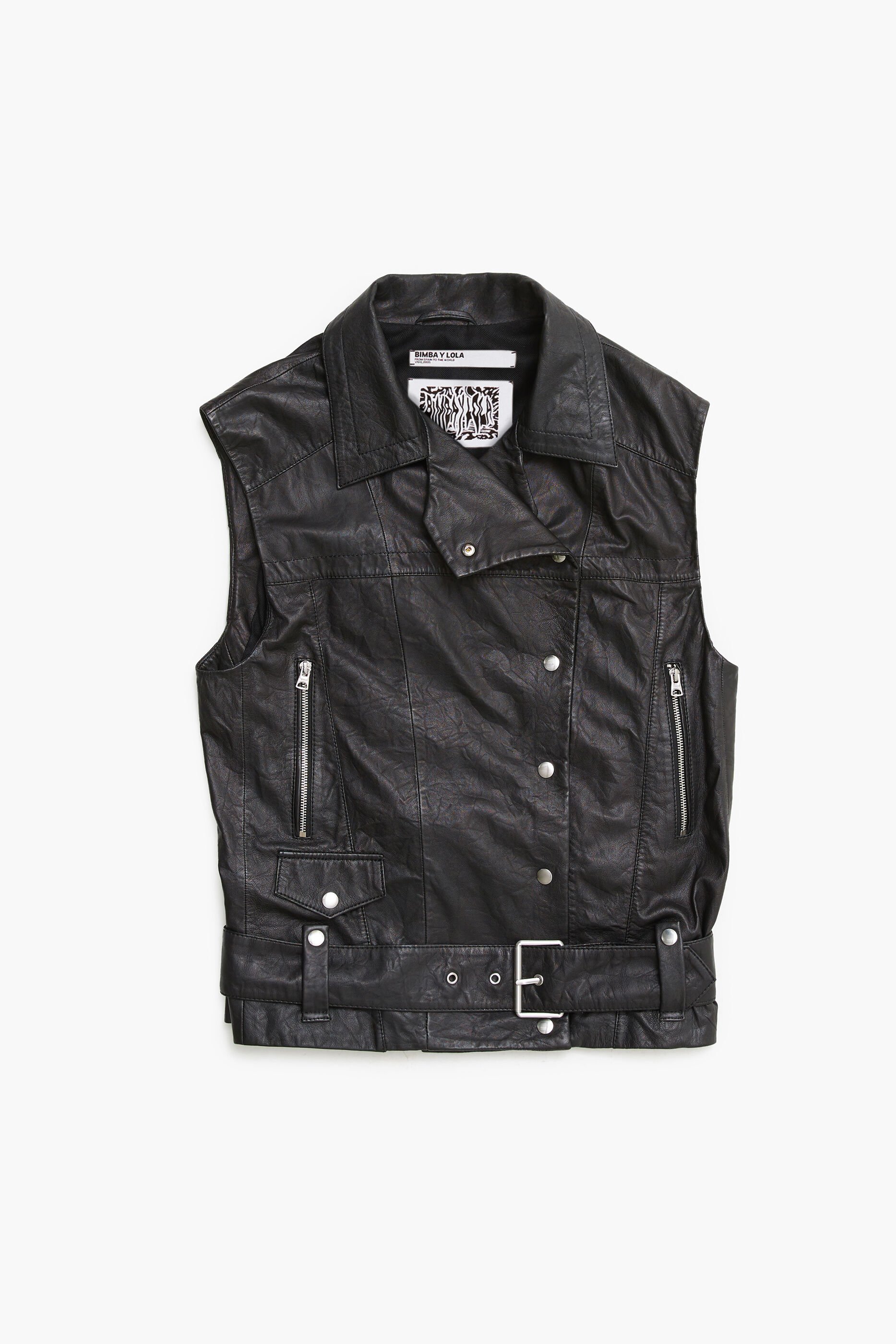 colete de couro preto estilo motociclista